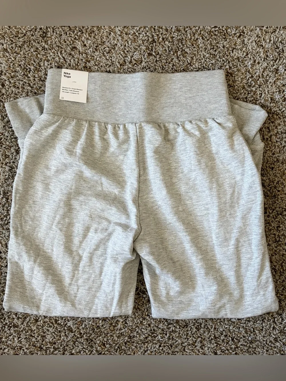 NWT Nike Dri Fit Women’s Light Gray Yoga Sweatpants 7/8  Sz S